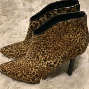 Carlos Santana size 6.5 leopard ankle booties
